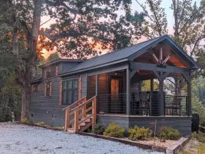 Onyx Owl Cabin - Waterfalls - Trails - Vineyard - Zipline - Golf - Otto