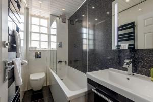 Guthrie Place Apartment