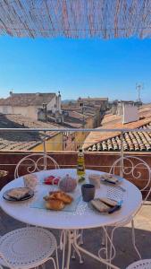 Appartement Vieille ville 55 m2 avec Terrasse 16m2 et 2chambres Vraie Climatisation