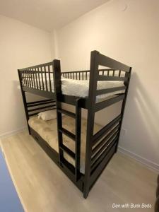 Beautiful Condo, 2 Bedrooms and a Den in Friday Harbour Resort!