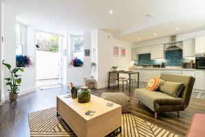 Esplanade Retreat - Stylish 1 Bed Apartment with Patio