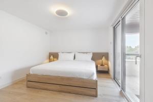 Oceanfront Lux Condo Sleeps 9