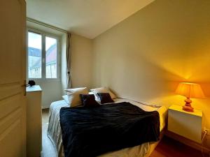 Appartements Le Saint - By 69ALSACELO- 3 Chambres Separees - Ideal Pro & Famille - Patio Prive - Proche Centre Ville - Smart TV - WiFi Fibre - Check-in Autonome - Parking Facile & Gratuit : photos des chambres