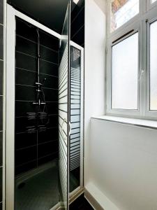 Appartements Le Saint - By 69ALSACELO- 3 Chambres Separees - Ideal Pro & Famille - Patio Prive - Proche Centre Ville - Smart TV - WiFi Fibre - Check-in Autonome - Parking Facile & Gratuit : photos des chambres