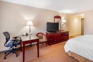  1 KING BED NONSMOKING room in Best Western Plus West Covina Inn