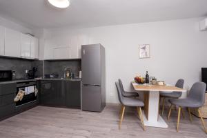 Modern 1BR Comfort in Oborishte with Private Parking