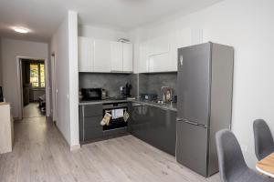 Modern 1BR Comfort in Oborishte with Private Parking