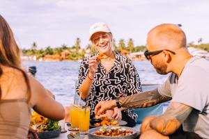 Tropical Suites Hotel