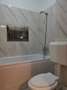 Studio Apartment- Laborator, no.14, bl. C2 room in Coffee Residence