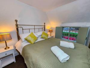 Swan Cottage 2-Bedroom-Netflix-Parking-Nature-Canal