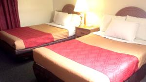Double Suite with Two Double Beds room in Econo Lodge Inn & Suites Pocono near Lake Harmony