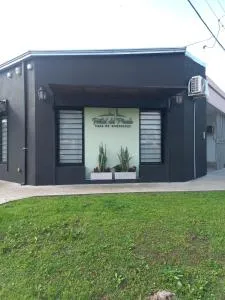 Casa moderna y amplia con patio y cochera techada - Villa Constitución