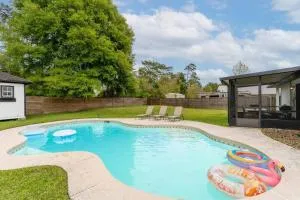 PAWSome Pet & Family Pool Retreat - Clay Landing