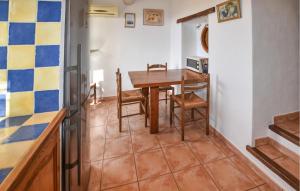 1 Bedroom Nice Home In Roussillon