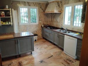 espectacular villa puerto marina playa