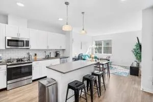 Jersey City's Best Enjoy Our Deluxe 1 Bedroom Condo Only 25 Minutes to NYC - West Bergen