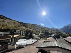 Résidence Meije 10- Porte J3 - Les Deux Alpes – Studio cabine au Village 1800 avec balcon plein sud et vue panoramique MAE-5411
