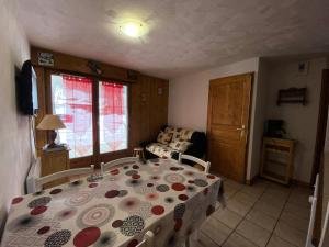 Chalets D Or - Charmant T2 avec terrasse et place de parking privée MAE-5611