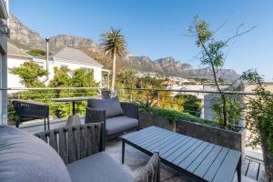 Camps Bay Beach House, 2min walk to beach