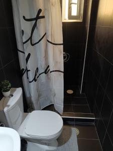 Akon Nafplio room II