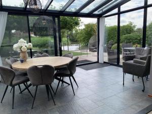 Spacious Bungalow near Water