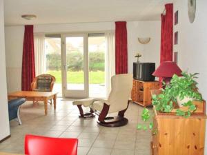 Waterfront Bungalow Near Beach