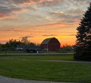 Clare Avenue Guest Suites, Suite 102