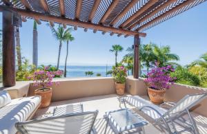 Beachfront Enchanting Villa in Punta Mita