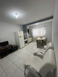 Apartamento para 04 pessoas, em residencial frente ao mar