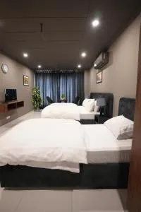 Hotel Crossroads - Mundwāl