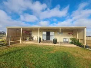 White Cliff Farm House - Red Cliffs
