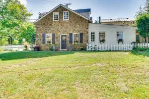 Cottage with Furnished Patio and Garden Dtwn Leesburg - Hamilton