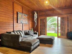 B167 - Casa de Alto Padrão com Piscina Privativa e Espaço Gourmet a 450m do Mar na Praia de Mariscal - Bombinhas-SC