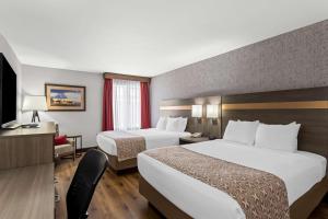 Queen Room with Two Queen Beds with Roll-In Shower - Disability Access room in Best Western Moriarty Heritage Inn