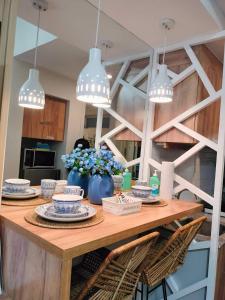 Pool View Room 333B Amani Grand Resort near Mactan Cebu Airport Free wifi, netflix, pool and gym house, 3mins to airport