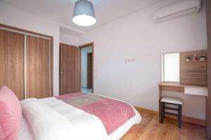 Spacious 2 BR FLAT with Wi-Fi, Pool and Parking