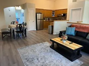 Park View Paradise - Big, Bright, Modern, Fully Stocked - Rycroft