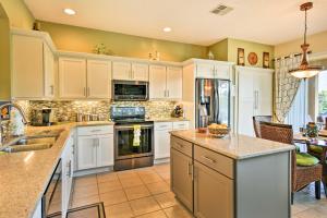 Luxe Terra Verde Villa with Theater 6 Mi to Disney!
