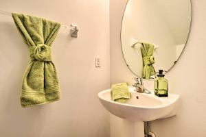 Luxe Terra Verde Villa with Theater 6 Mi to Disney!