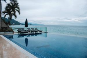 Beachfront Condo in Exclusive Zone