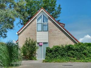 Bungalow in Breskens near Beach & Lighthouse