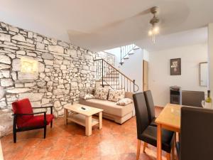 Holiday Home in egoti i with Private Pool