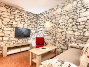 Holiday Home in egoti i with Private Pool