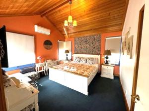 Artee House - A Bright Escape