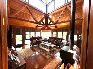 Artee House - A Bright Escape