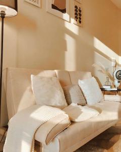 The Gramercy Residences 1BR Suite with 600mbps Wifi Netflix & FREE AMENITIES