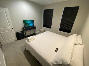 Hidden Gem - Gated Community & Garage Parking