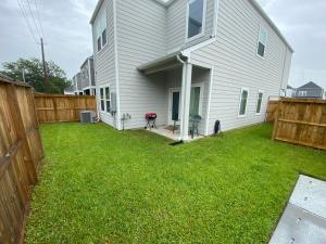 Hidden Gem - Gated Community & Garage Parking