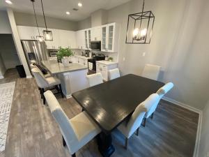 Hidden Gem - Gated Community & Garage Parking