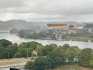 Luxury Apt at the Point Easy Access To and From Downtown 24-7 Parking